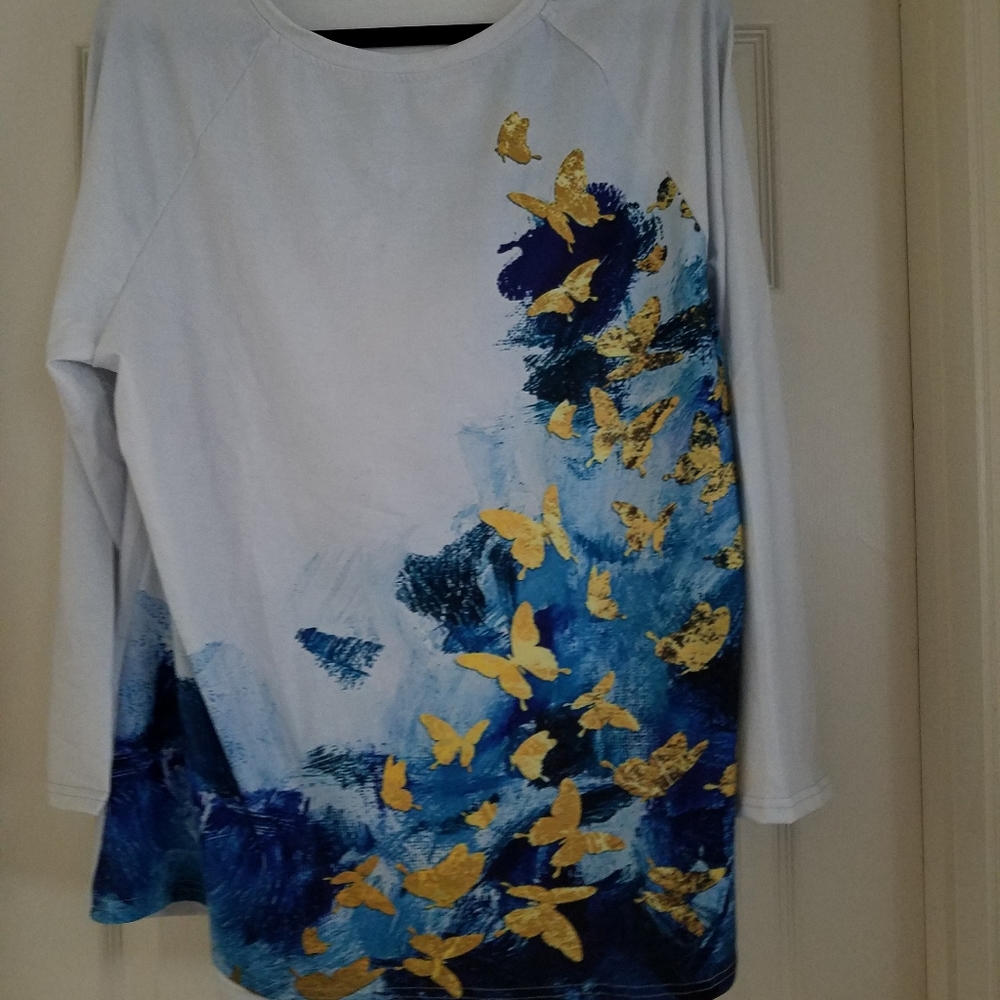 Women's 3/4 Sleeve Butterly Shirt. Size L